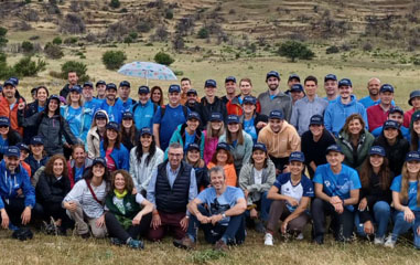 trabajadores de la compañía haciendo voluntariado